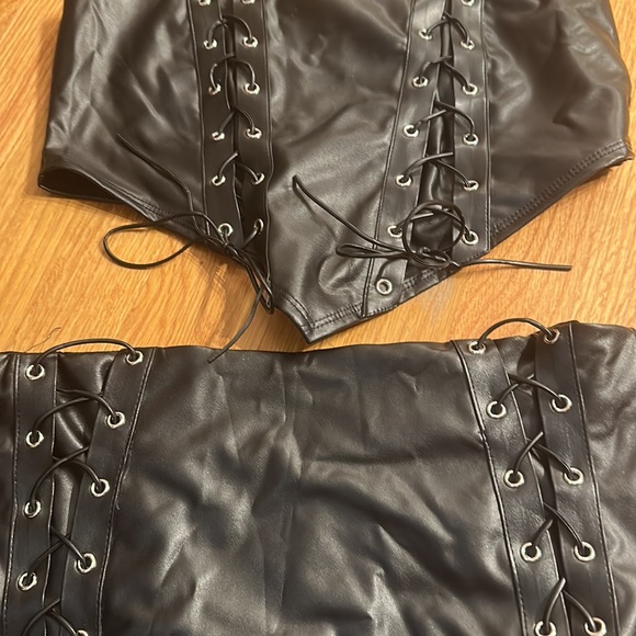 ICON leather lace up two piece - Picture 4 of 9